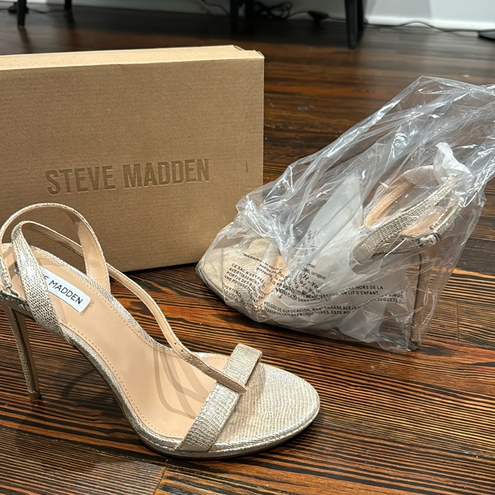 Steve Madden Wafer Stiletto Platinum , Never worn